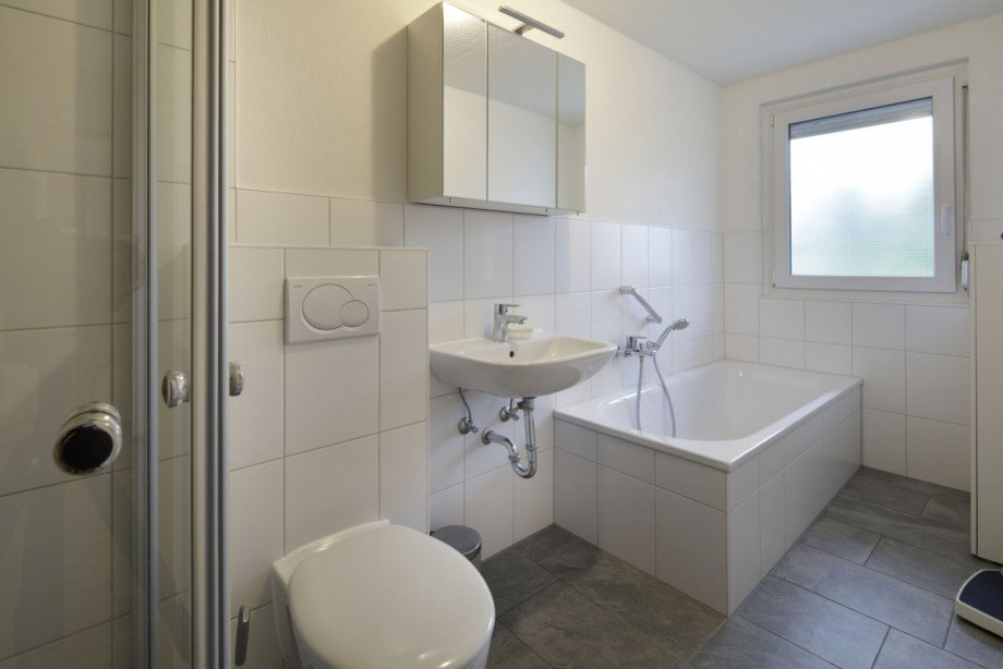 OG Badezimmer Doppelhaush�lfte Kirchzarten