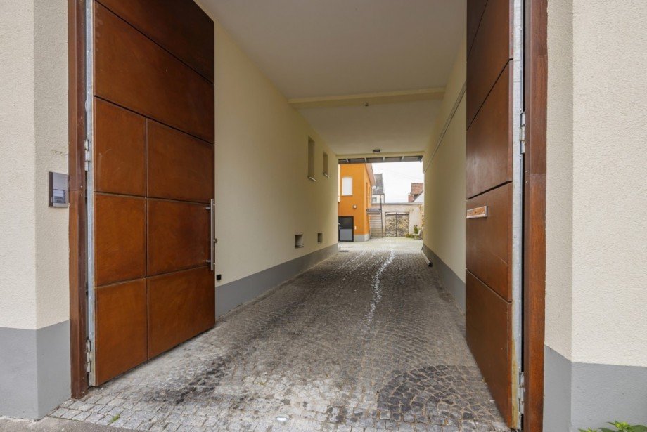 Hofeinfahrt Nordfl�gel Mehrfamilienhaus Ihringen