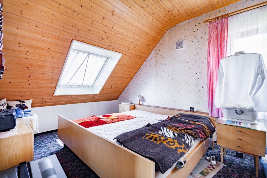 OG Schlafzimmer Zweifamilienhaus Winden im Elztal