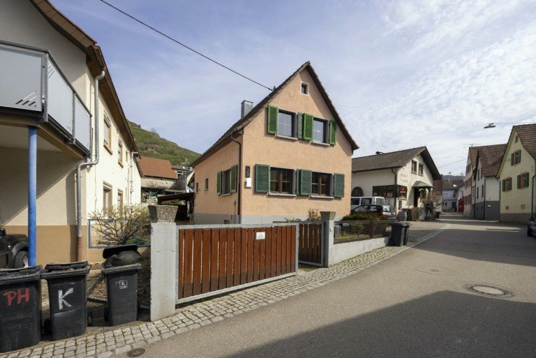 Au�enansicht Vogtsburg im Kaiserstuhl / Achkarren - Achkarren Einfamilienhaus Verkauf mit Bieterverfahren - Gem�tliches Einfamilienhaus in Achkarren!