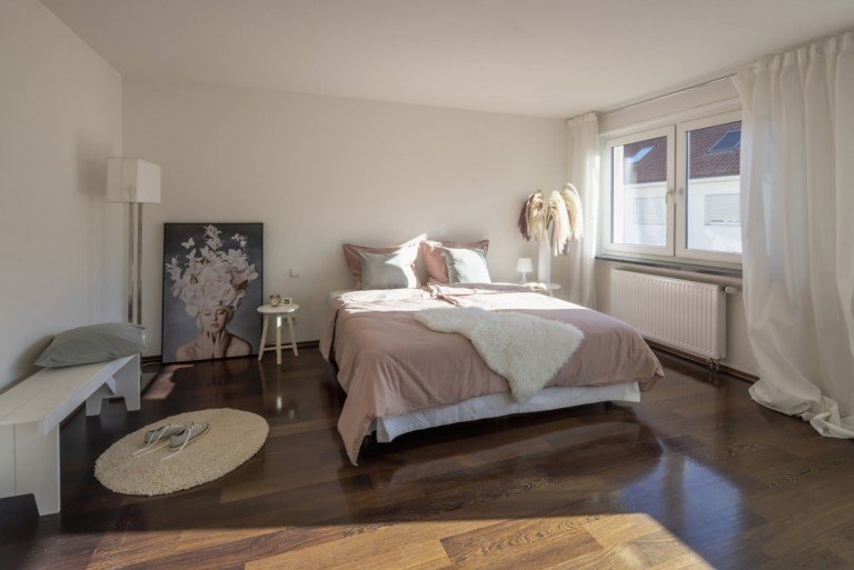 1. OG Schlafzimmer Freiburg im Breisgau - Neuburg (Stadtteil) Mehrfamilienhaus Solides Mehrfamilienhaus in der Innenstadt!