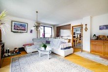 OG Wohnzimmer Bezugsfreies freistehendes Zweifamilienhaus