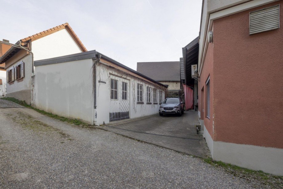 Hinterhof Zweifamilienhaus Ebringen