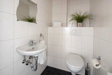 1.OG G�ste-WC Solides Mehrfamilienhaus in der Innenstadt!