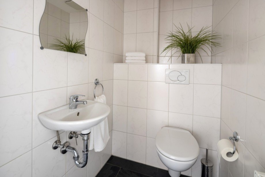 1.OG G�ste-WC Mehrfamilienhaus Freiburg im Breisgau