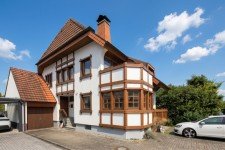 Hauptbild Zweifamilienhaus mit Ausbaupotenzial in Ihringen
