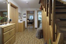 EG Flur Romantische Doppelhaush�lfte in Kirchzarten! Prov. frei!