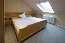 Schlafzimmer DG Generationenhaus mit sch�nem Garten!