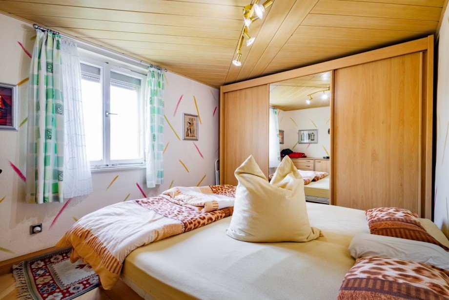 OG Schlafzimmer Zweifamilienhaus Winden im Elztal
