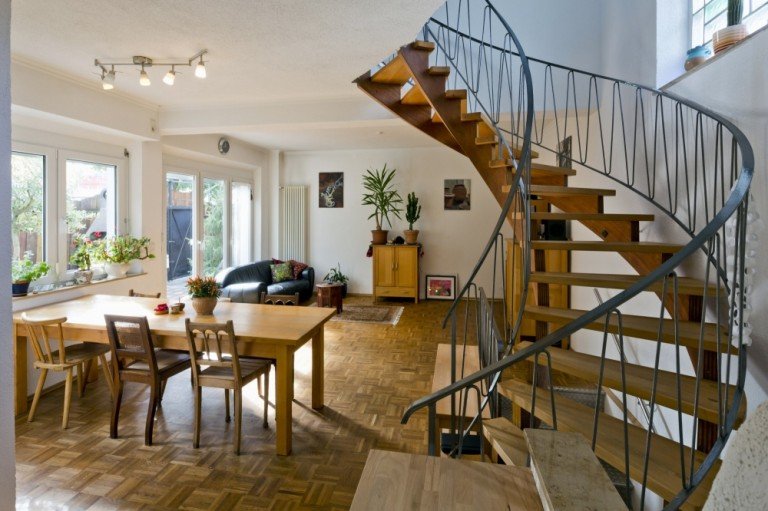 Treppenaufgang Freiburg im Breisgau / Haslach Einfamilienhaus Erfolgreiches Bieterverfahren - Treten Sie ein!