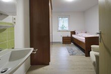 OG Schlafzimmer Romantische Doppelhaush�lfte in Kirchzarten! Prov. frei!