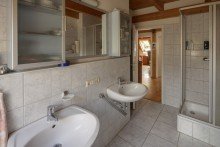 Badzimmer OG In Kirchzarten zentral und im Gr�nen leben!