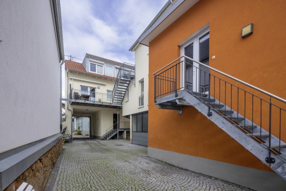 Ansicht Hof Mehrfamilienhaus Ihringen