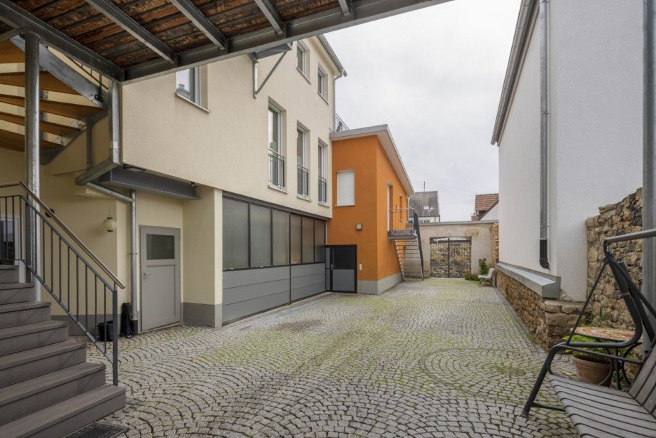 Hofansicht Mehrfamilienhaus Ihringen