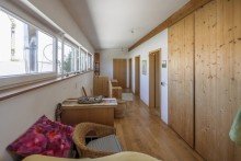 Flur OG Wohnhaus mit Gewerbehalle im sonnigen Hartheim!