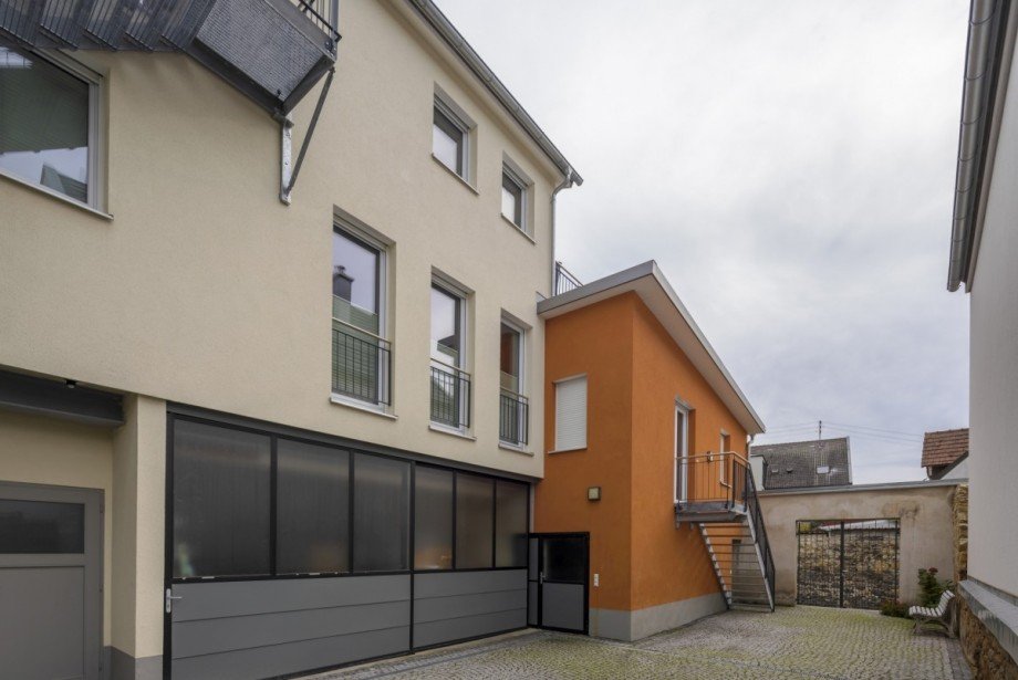 Au�enansicht Ost- und S�dfl�gel Mehrfamilienhaus Ihringen