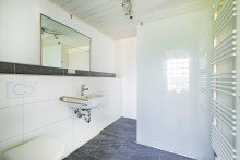 EG Badezimmer Bezugsfreies freistehendes Zweifamilienhaus