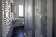 2.OG li. Bad Solides Mehrfamilienhaus in der Innenstadt!