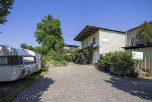 Hof Wohnhaus mit Gewerbehalle im sonnigen Hartheim!