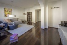 1. OG Wohnzimmer Solides Mehrfamilienhaus in der Innenstadt!