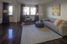 1.OG Wohnzimmer Solides Mehrfamilienhaus in der Innenstadt!