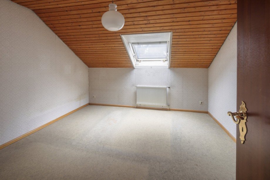Schlafzimmer DG Doppelhaush�lfte Gundelfingen