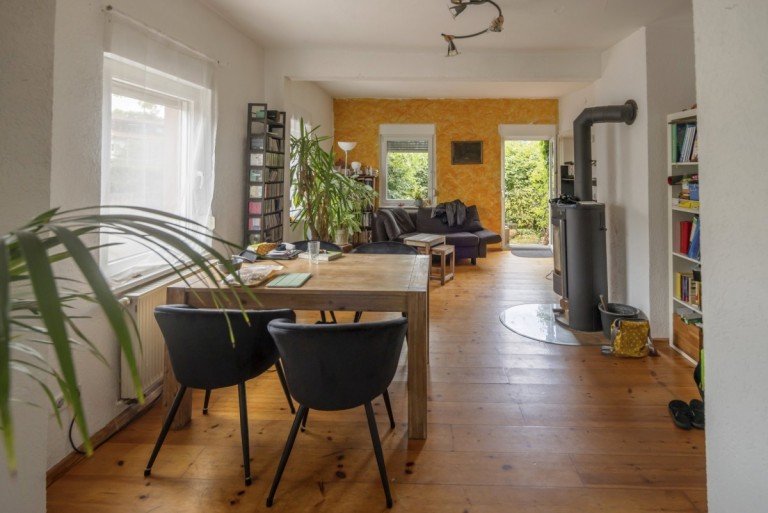 Titelbild Freiburg im Breisgau - Freiburg im Breisgau (Stadt) Erdgeschosswohnung Zentral leben in Freiburg! 1/3 Bruchteilseigentum an einem Dreifamilienhaus!