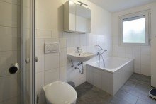 OG Badezimmer Romantische Doppelhaush�lfte in Kirchzarten! Prov. frei!