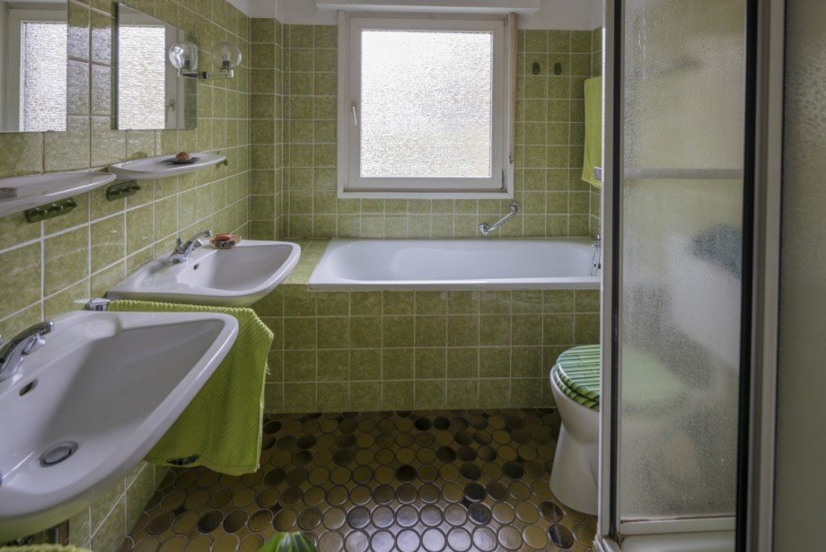 Badezimmer EG Doppelhaush�lfte Wittnau