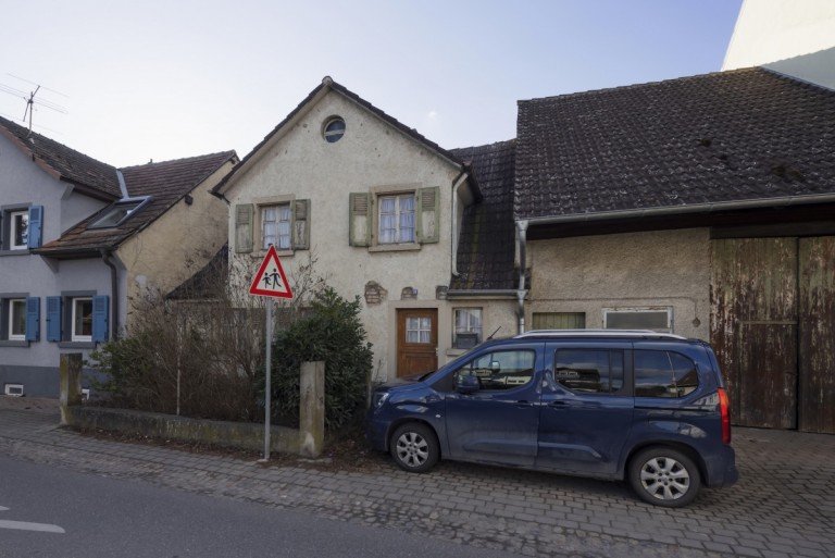 Vorderhaus Au�enansicht Breisach am Rhein - G�ndlingen Zweifamilienhaus Sanierung oder Abriss? Sie entscheiden!